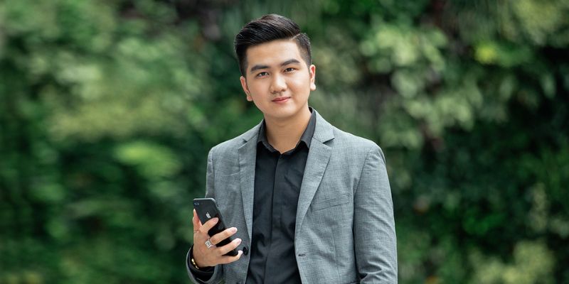 CEO Nguyễn Hồ Bảo Phong điển trai giống ba nhưng không hói